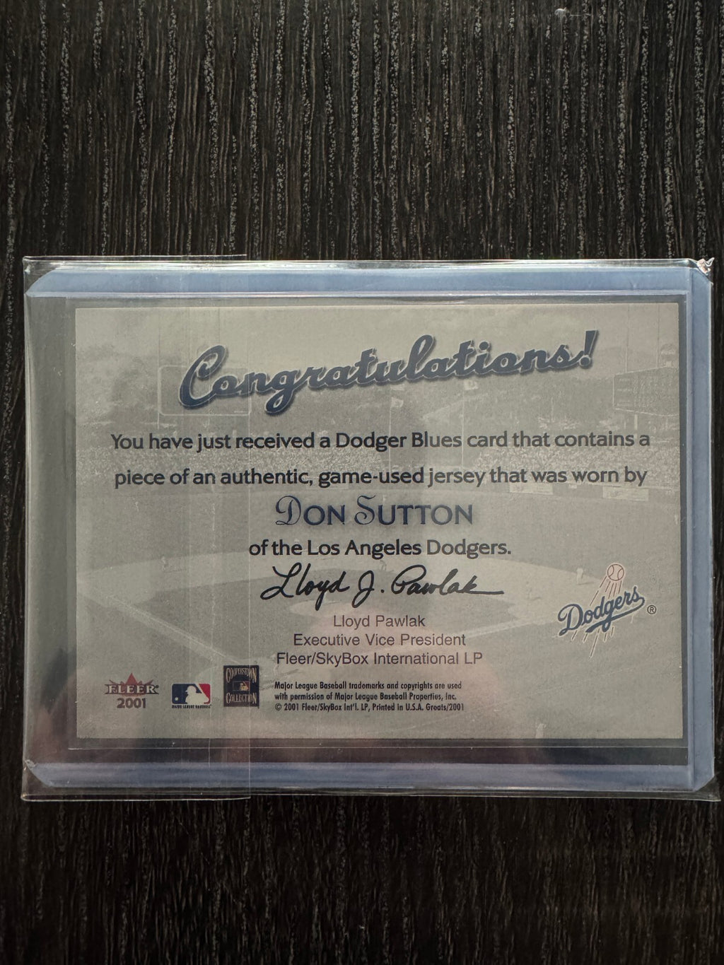 2001 FLEER - HOF DON SUTTON DODGER BLUES UNIFORM PATCH BASEBALL CARD