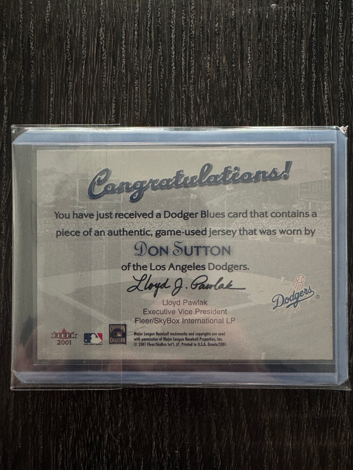 2001 FLEER - HOF DON SUTTON DODGER BLUES UNIFORM PATCH BASEBALL CARD