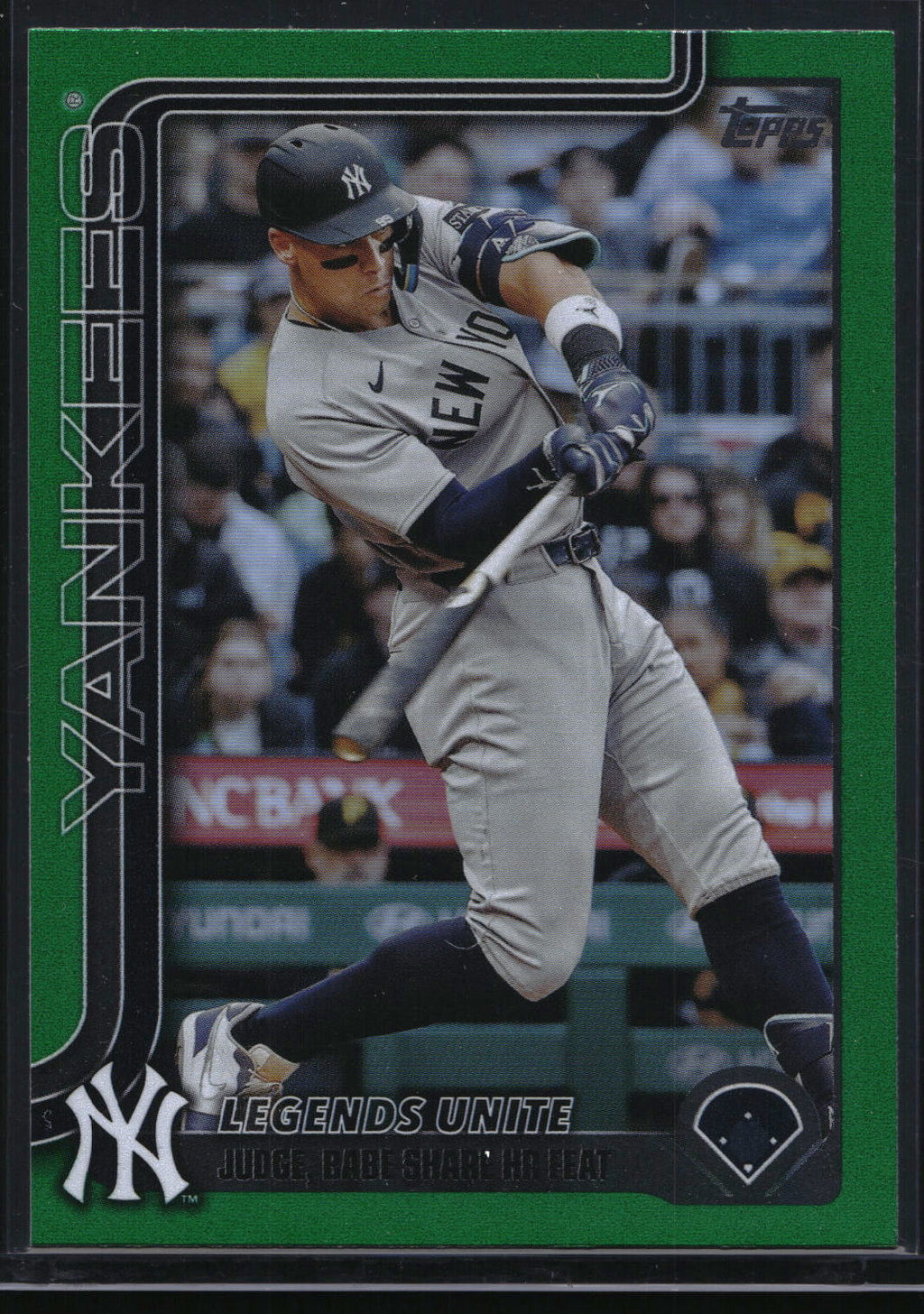 2025 Topps Update #US86 Aaron Judge Green Rainbow Foil #/99