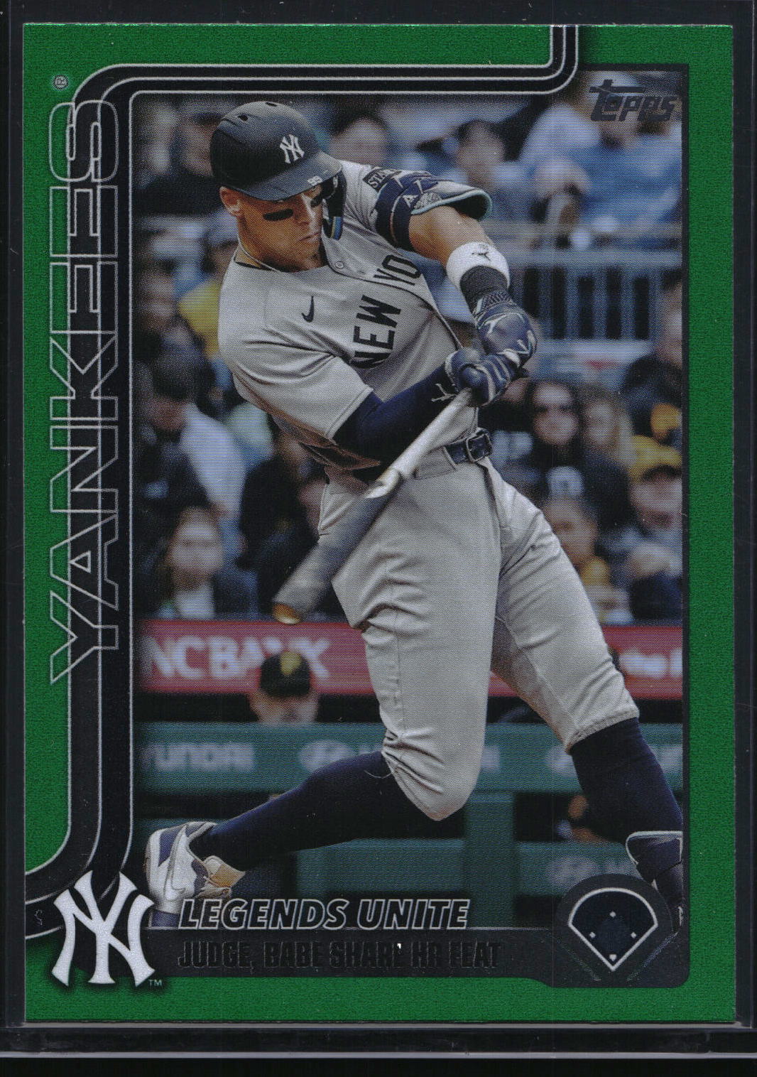 2025 Topps Update #US86 Aaron Judge Green Rainbow Foil #/99
